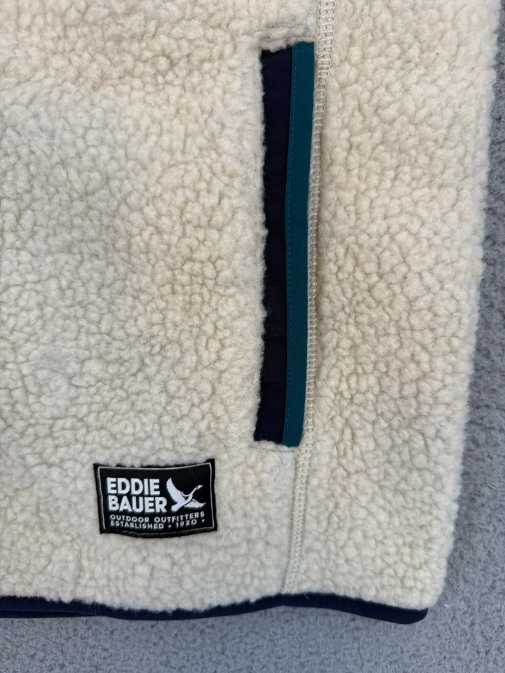 Eddie Bauer Mr. Chilali Cream Sherpa full zip Vest Men’s Large Navy Trim Pockets